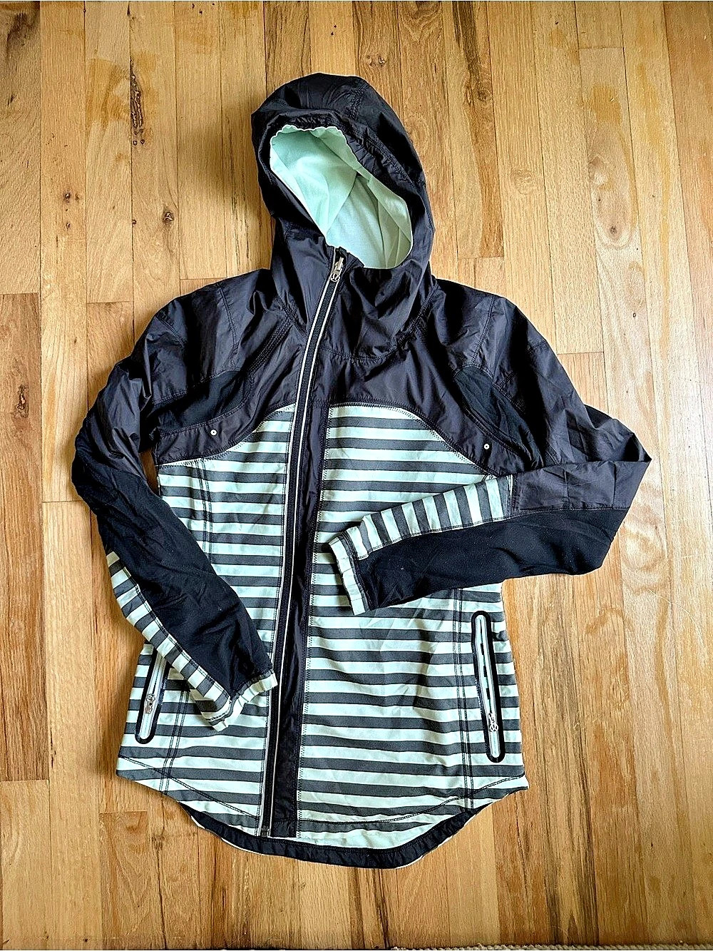 Lululemon Run: Get Up and Glow Jacket Reflective 360